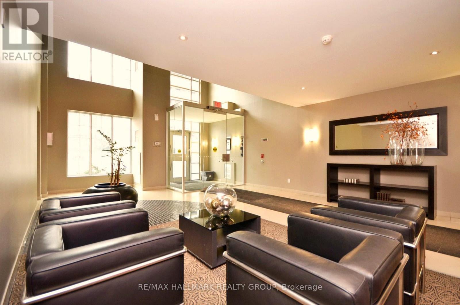 Property at 209 - 138 SOMERSET STREET W image 3