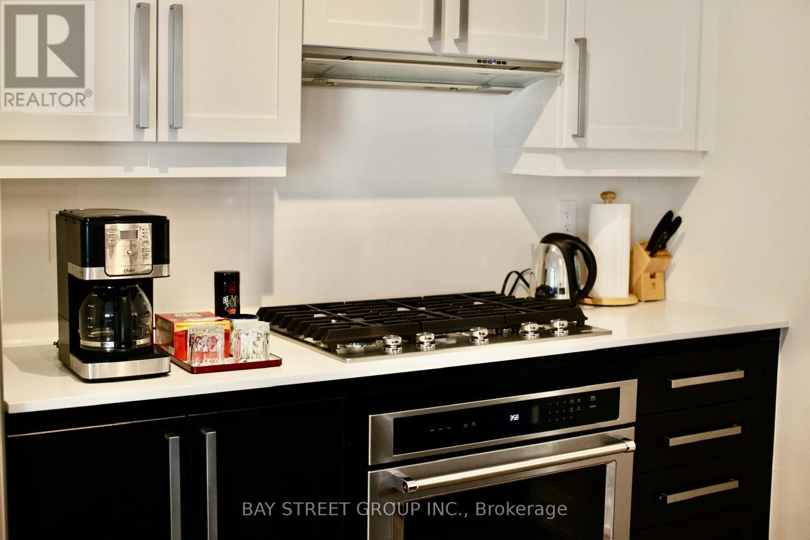 Th2 - 4050 Parkside Village Drive, Mississauga, Ontario  L5B 0K2 - Photo 2 - W12107368