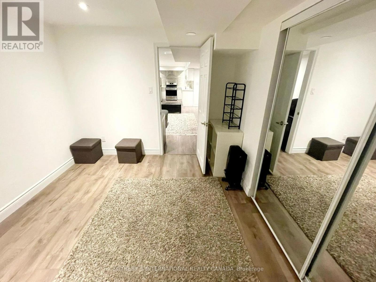3281 Loyalist Drive, Mississauga, Ontario  L5L 5T6 - Photo 6 - W12107375