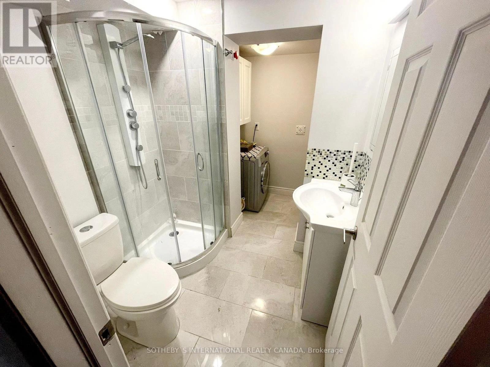 3281 Loyalist Drive, Mississauga, Ontario  L5L 5T6 - Photo 7 - W12107375