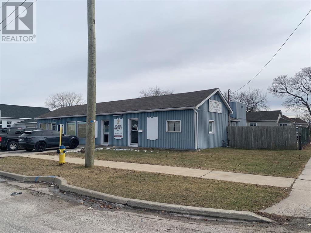 111 Campbell Street, Sarnia, Ontario  N7T 2G5 - Photo 4 - 25005417