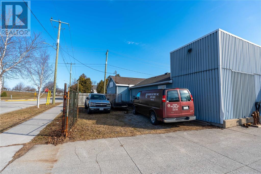 111 Campbell Street, Sarnia, Ontario  N7T 2G5 - Photo 27 - 25005417