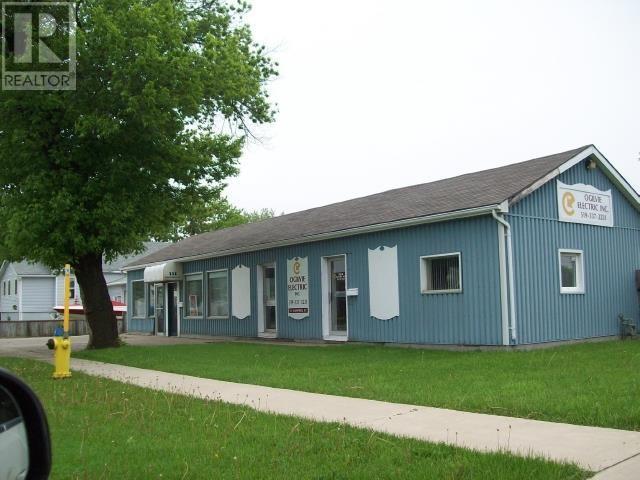 111 Campbell Street, Sarnia, Ontario  N7T 2G5 - Photo 2 - 25005424