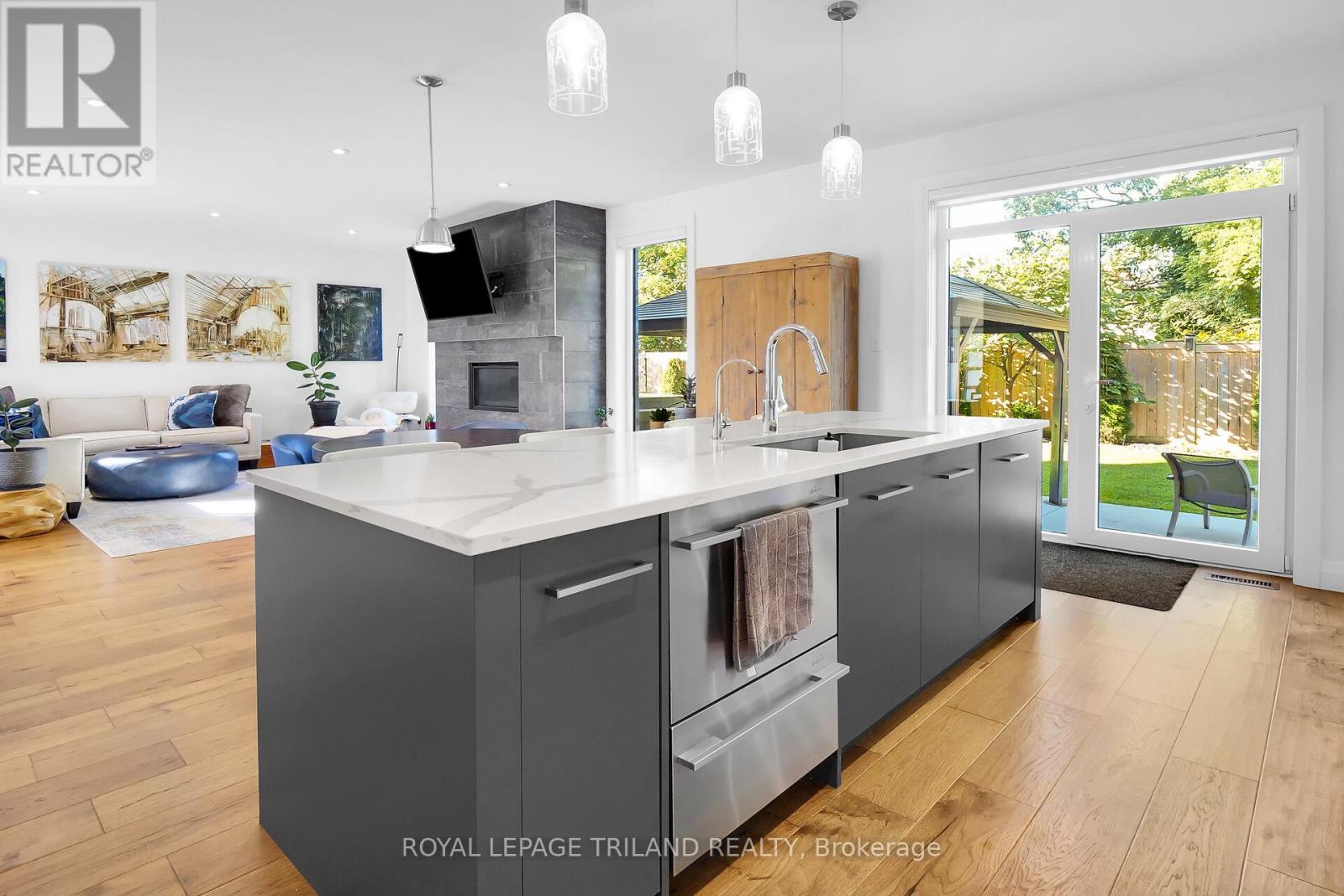 Photo 17 of 48 for 2438 Red Thorne Crescent