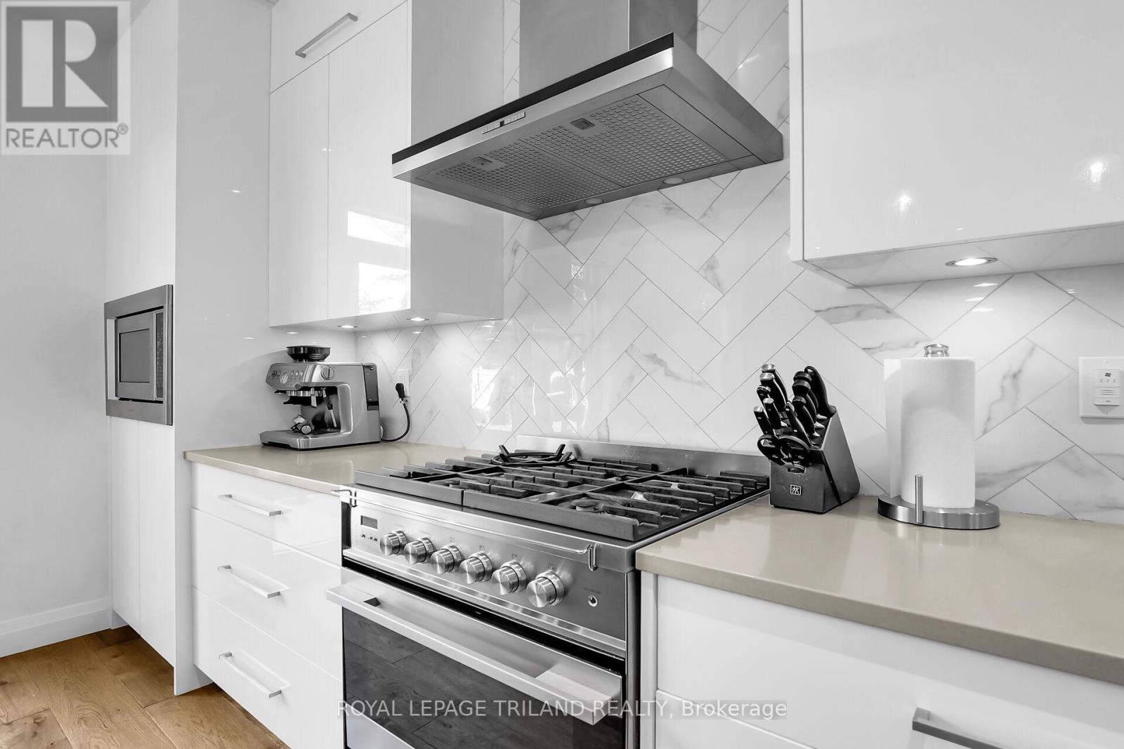 Photo 18 of 48 for 2438 Red Thorne Crescent