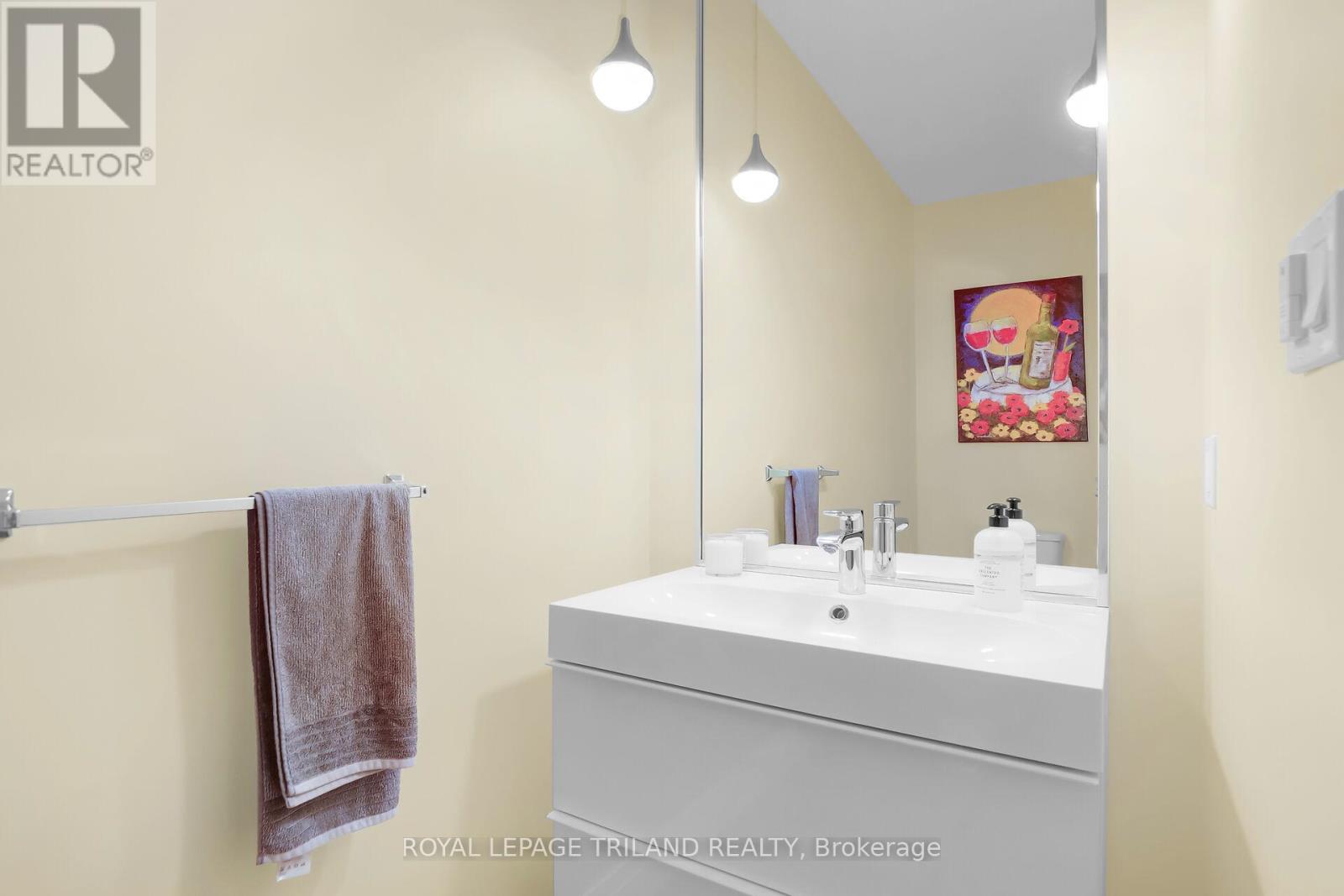 Photo 19 of 48 for 2438 Red Thorne Crescent