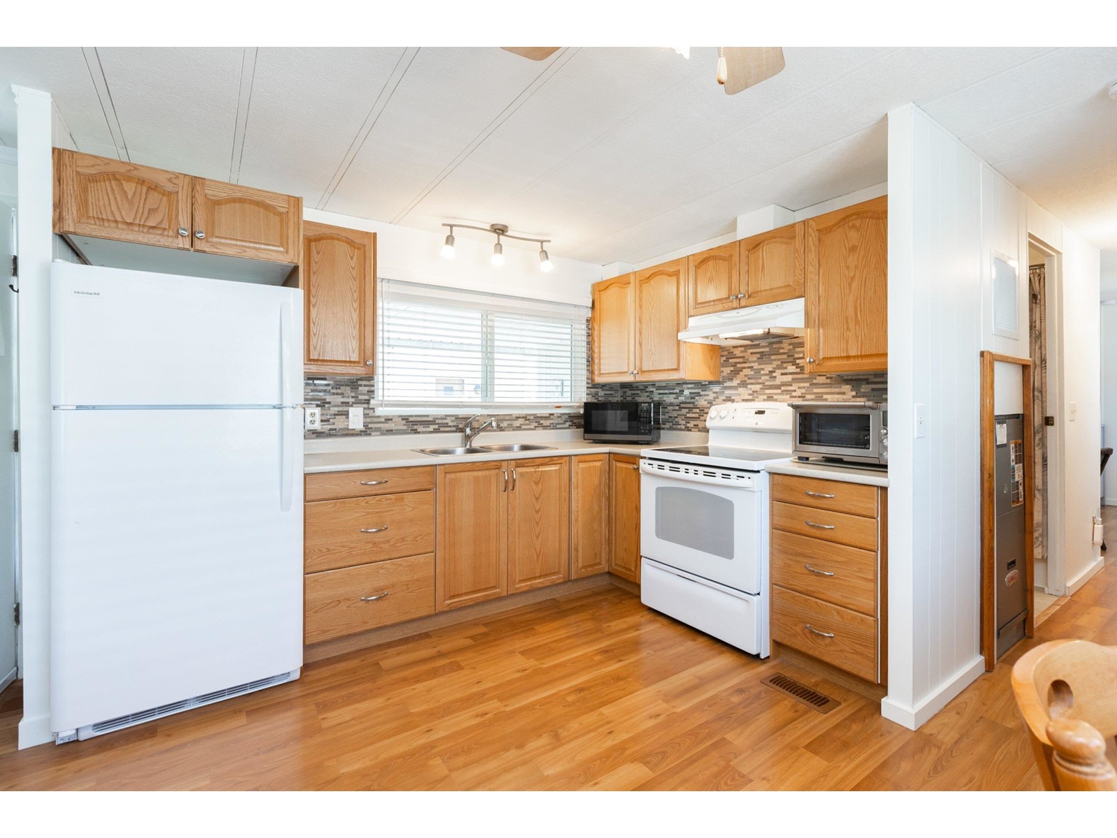 38 2270 196 Street, Langley, British Columbia  V2Z 1N6 - Photo 11 - R2993186