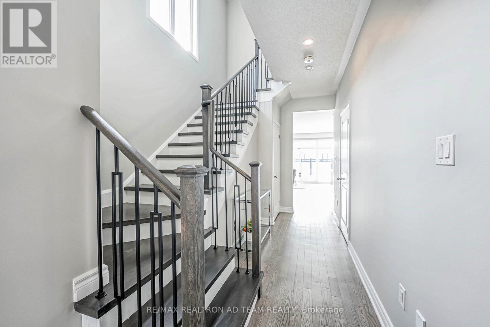 Property at 6 LARKIN LANE image 3