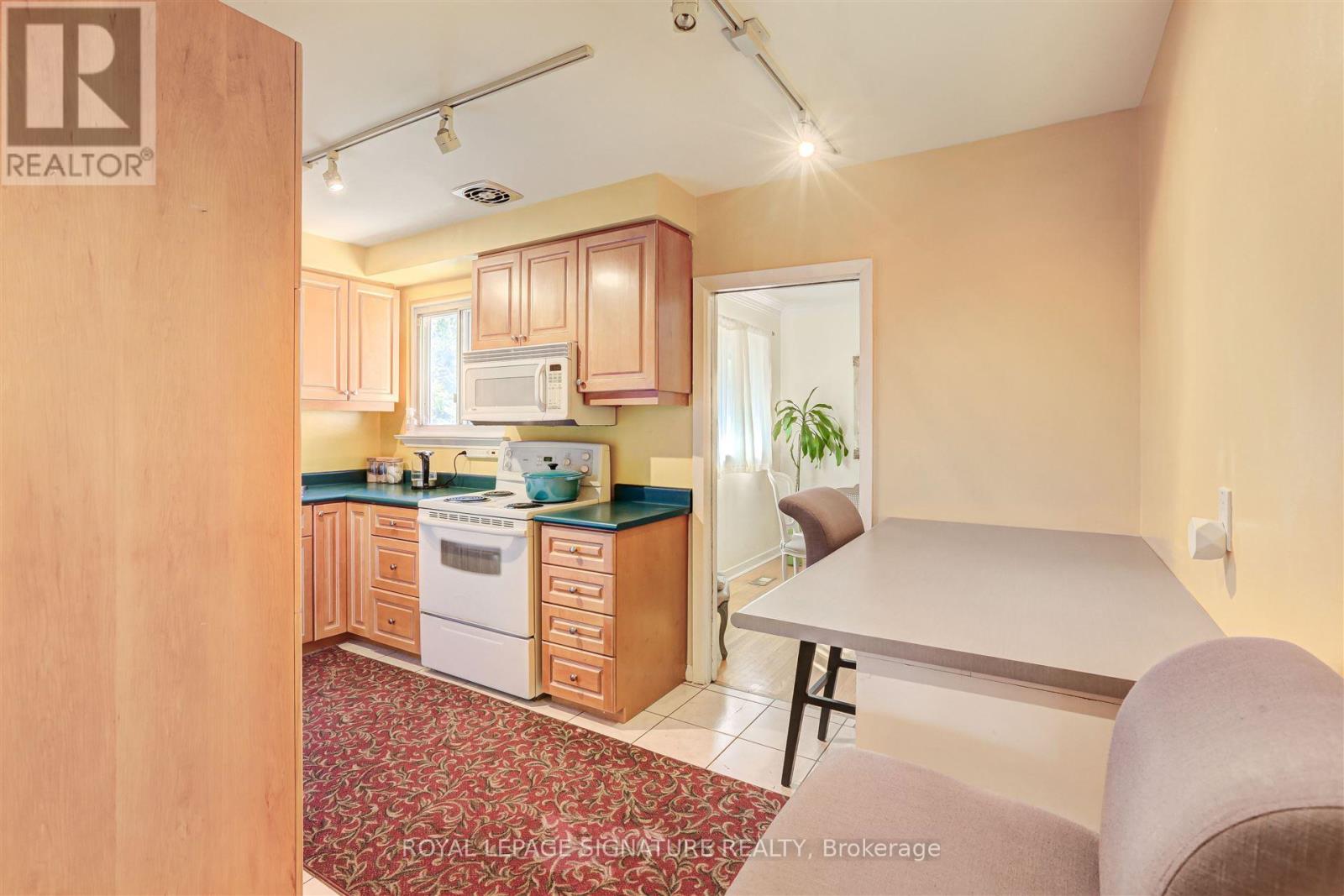 3157 The Credit Woodlands, Mississauga, Ontario  L5C 2J2 - Photo 7 - W12107496