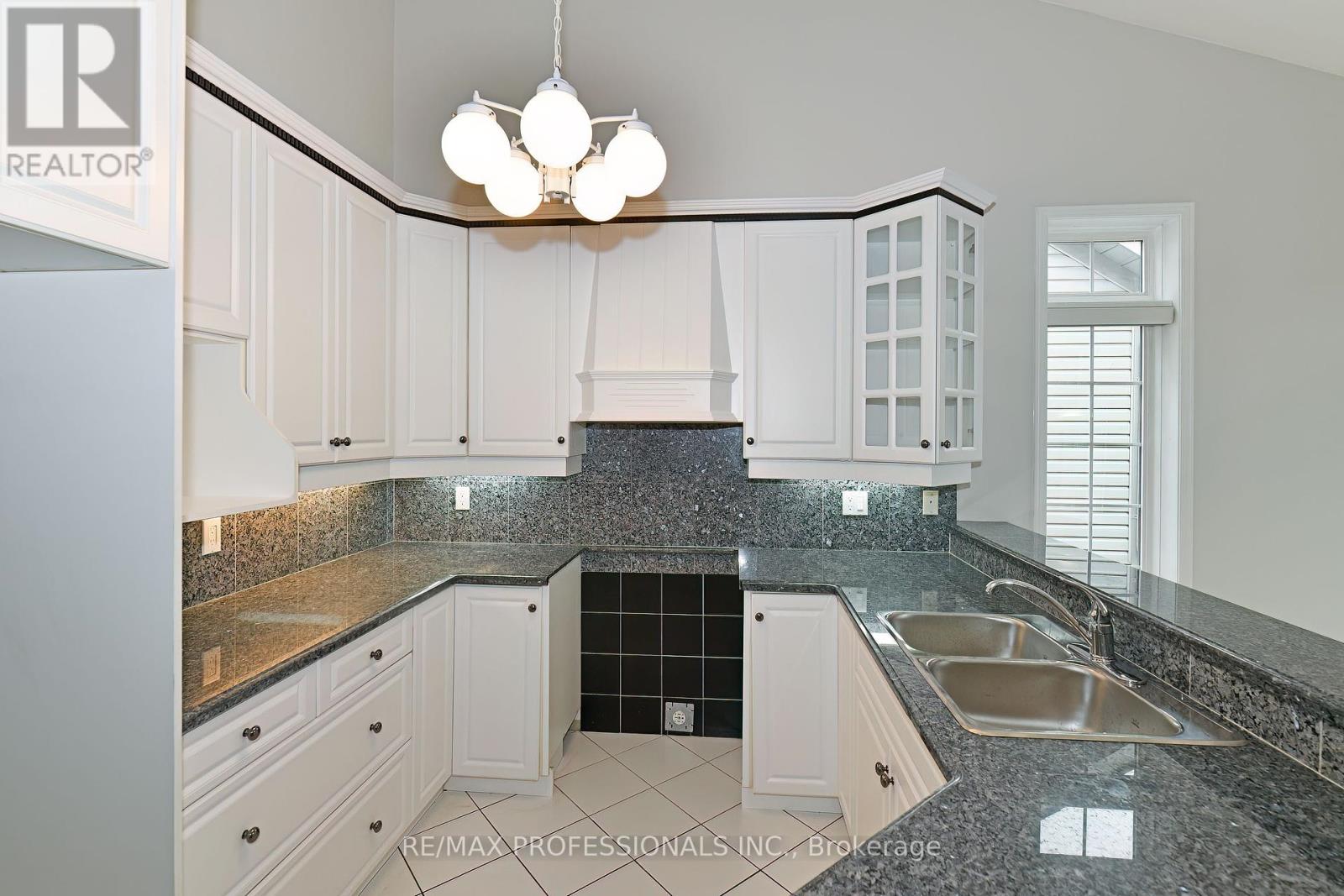 5 - 2228 Turnberry Road, Burlington, Ontario  L7M 4P9 - Photo 22 - W12107547