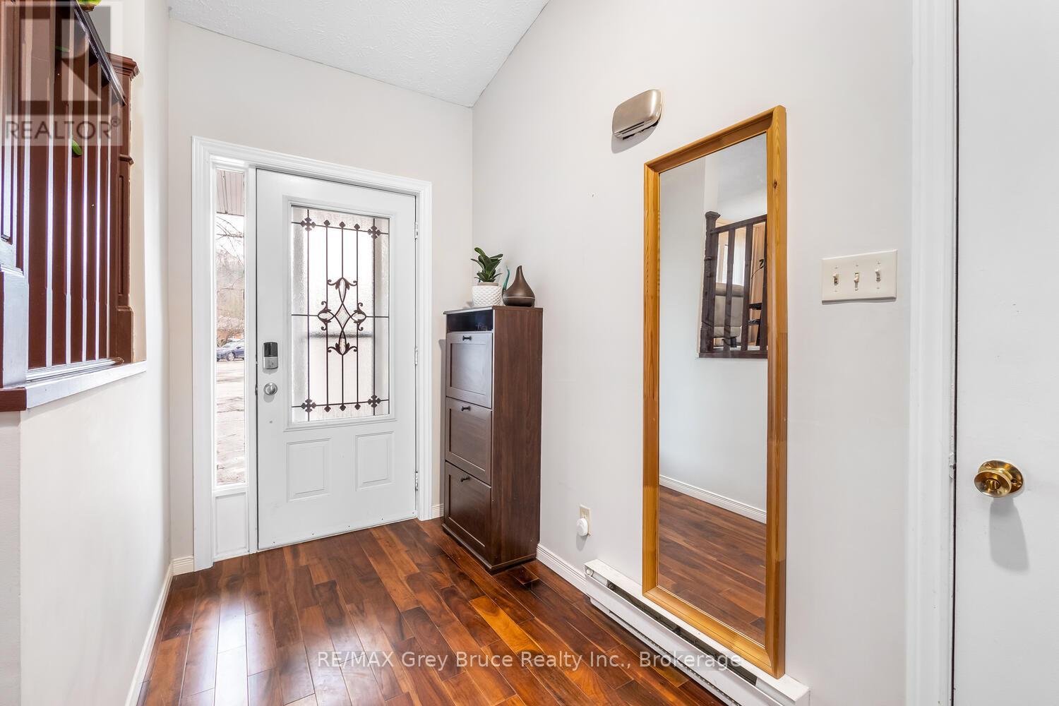 549 2nd Street W, Owen Sound, Ontario  N4K 6R6 - Photo 6 - X12105494
