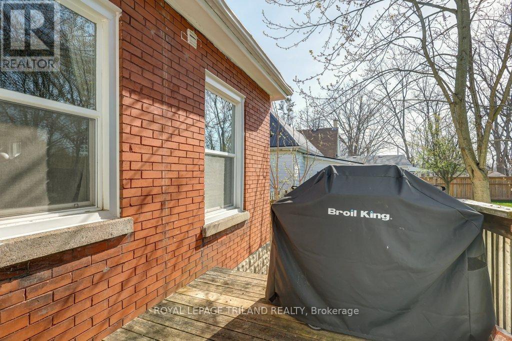 85 Chestnut Street, St. Thomas, Ontario  N5R 2B1 - Photo 11 - X12107603