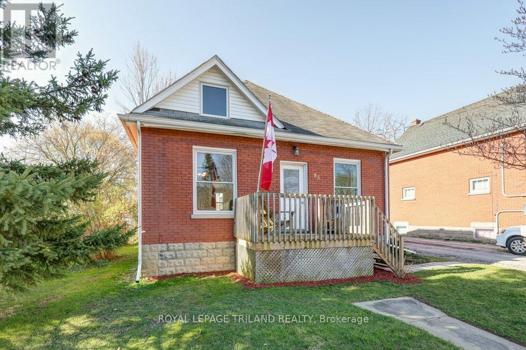 85 Chestnut Street, St. Thomas, Ontario  N5R 2B1 - Photo 2 - X12107603