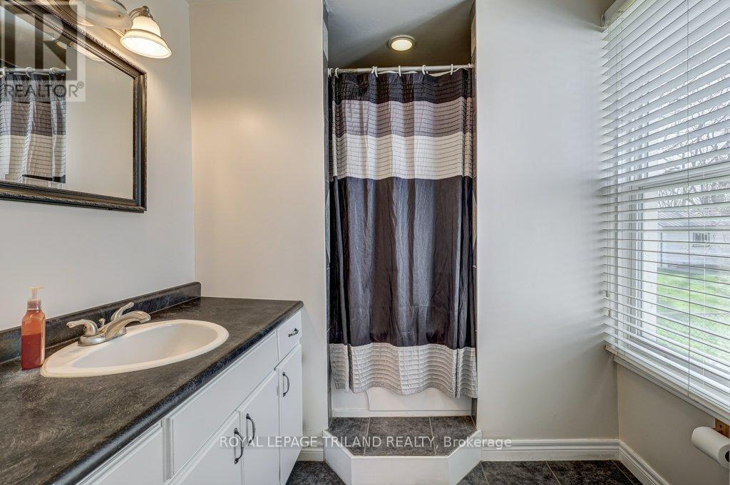 85 Chestnut Street, St. Thomas, Ontario  N5R 2B1 - Photo 34 - X12107603