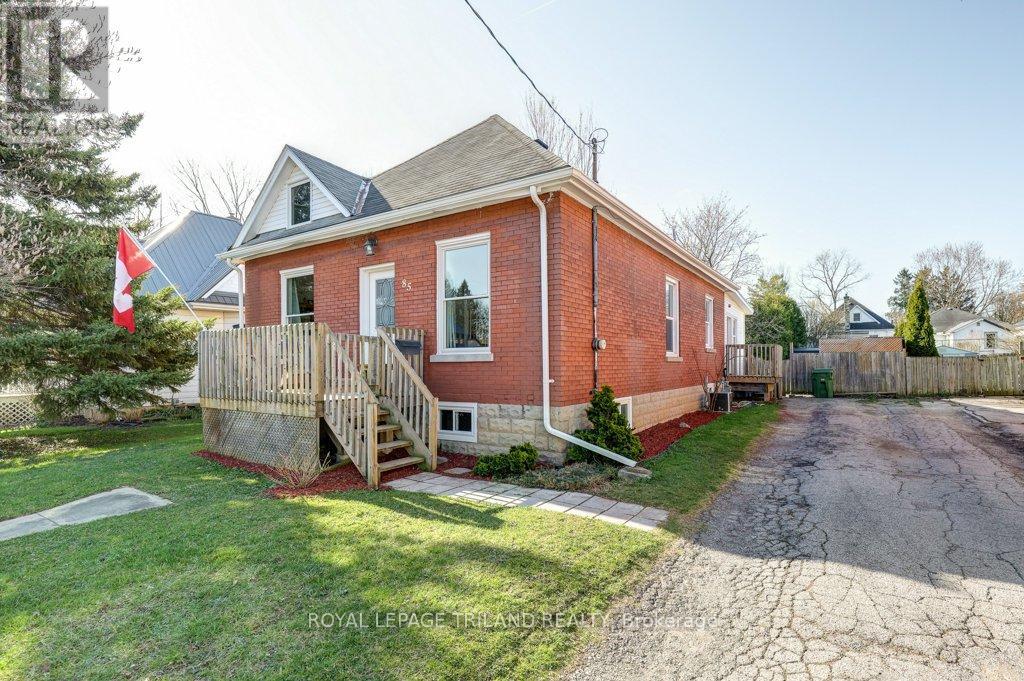 85 Chestnut Street, St. Thomas, Ontario  N5R 2B1 - Photo 4 - X12107603