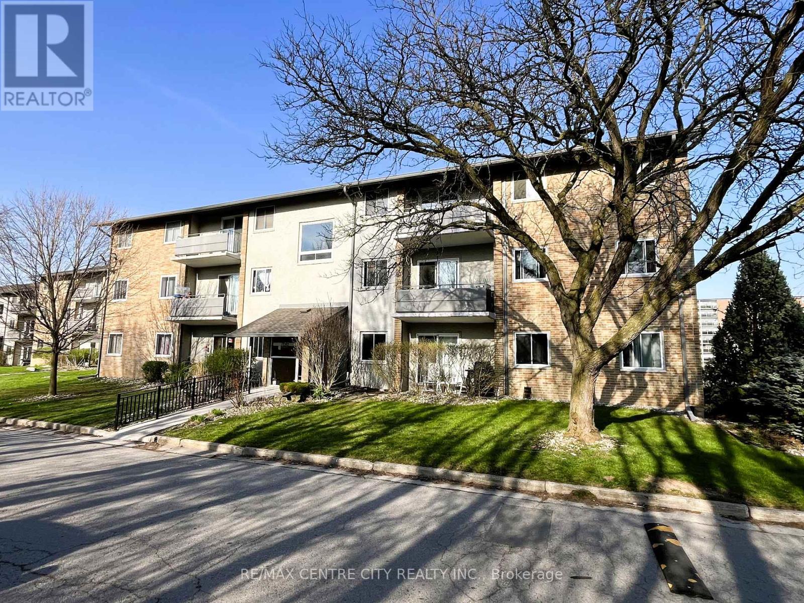 Property at 3 - 675 WONDERLAND ROAD S image 1