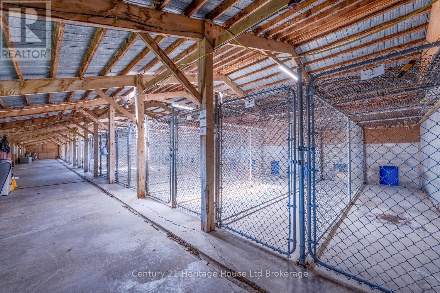 226 Carluke Road E, Hamilton, Ontario L9G 3L1 - Photo 34 - X12107657