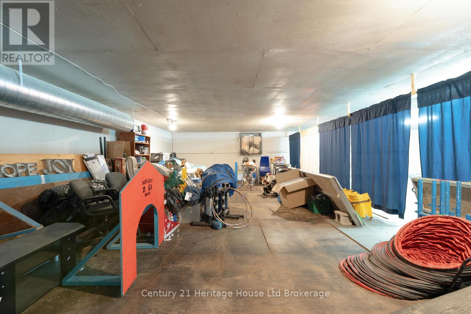 226 Carluke Road E, Hamilton, Ontario L9G 3L1 - Photo 16 - X12107659
