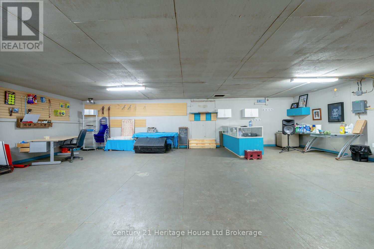 226 Carluke Road E, Hamilton, Ontario L9G 3L1 - Photo 19 - X12107659