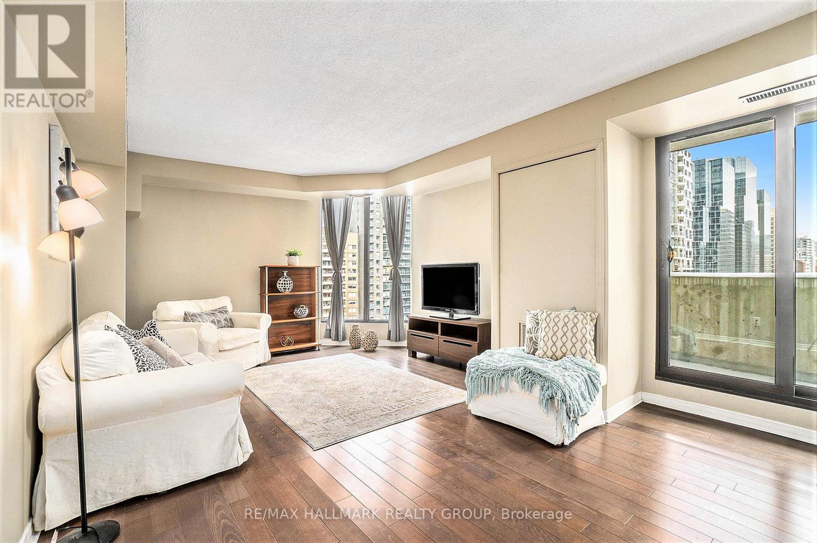 Property at 1102 - 200 BAY STREET image 3