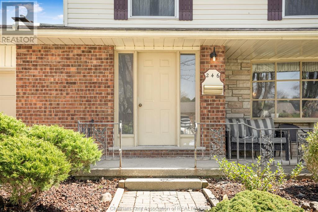 Property at 246 Tweedsmuir AVENUE West image 4