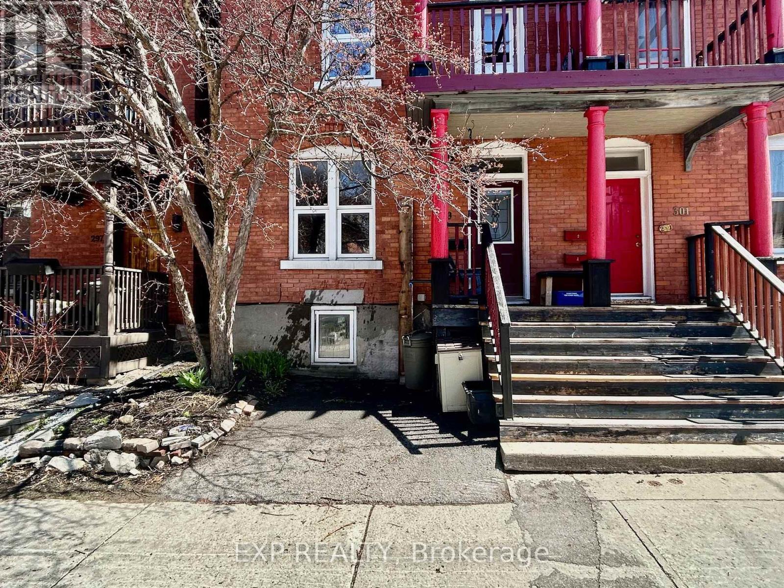 Property at 299 BAY STREET image 2