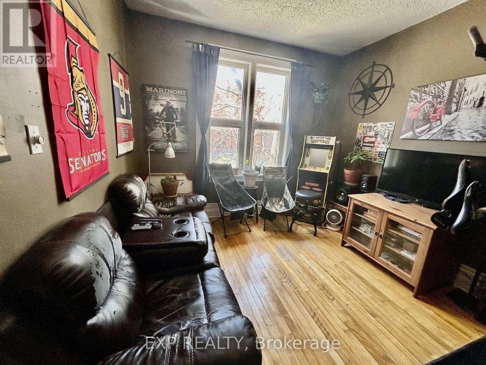 Property at 299 BAY STREET image 5