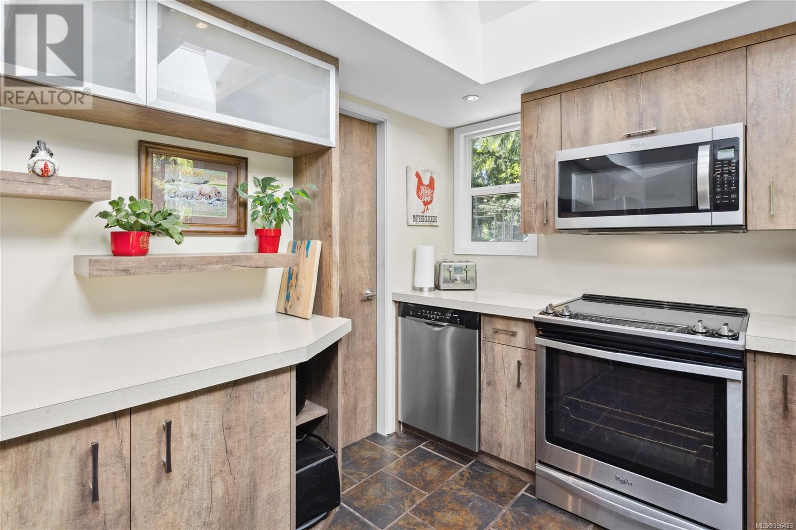 Property at 658 Martindale Rd image 4