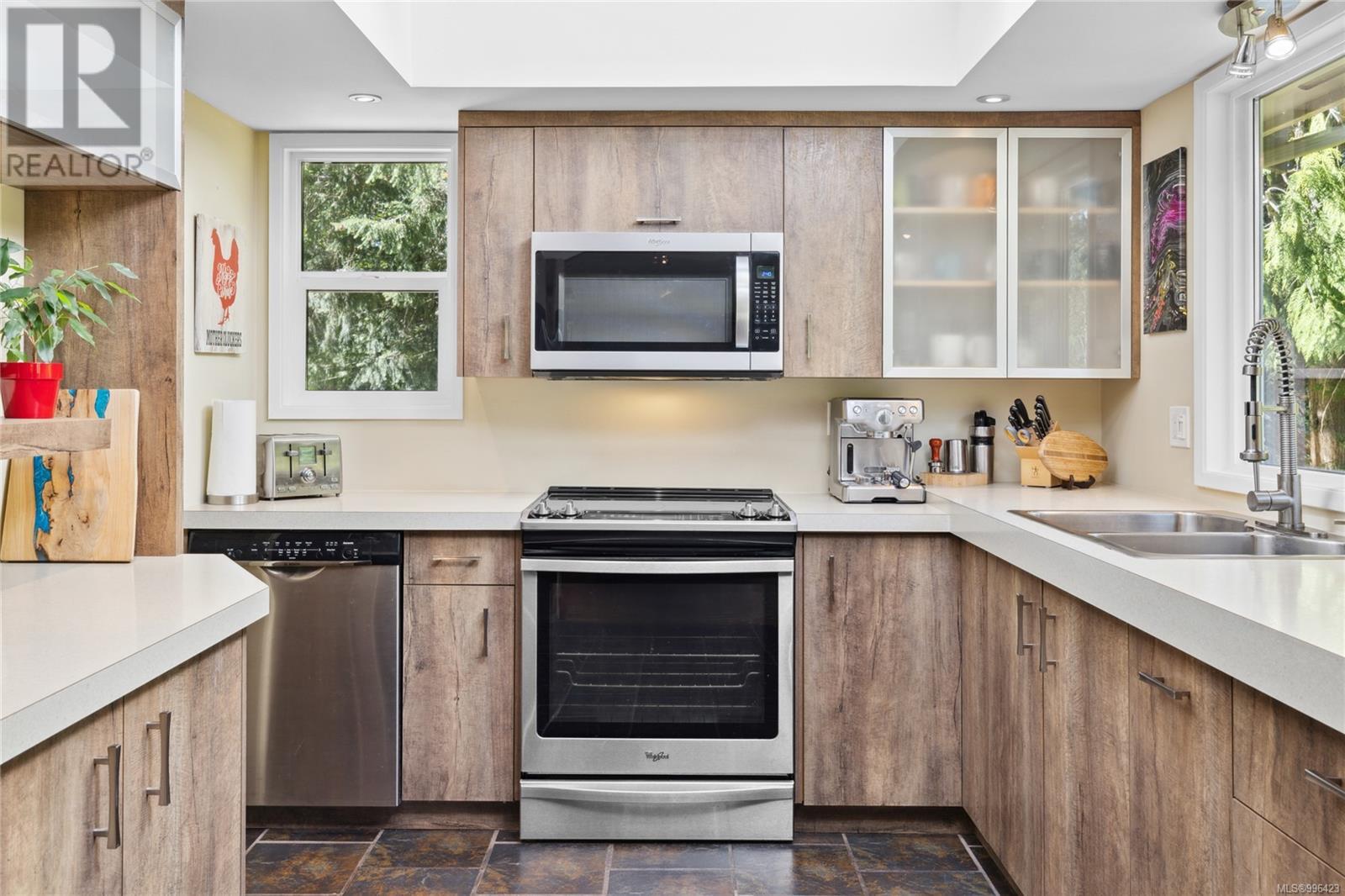 Property at 658 Martindale Rd image 3