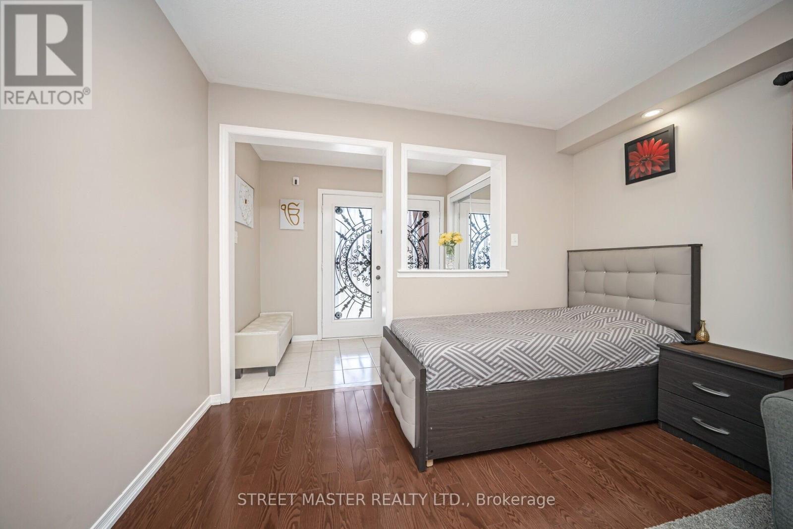 Property at 72 NEWINGTON CRESCENT image 5