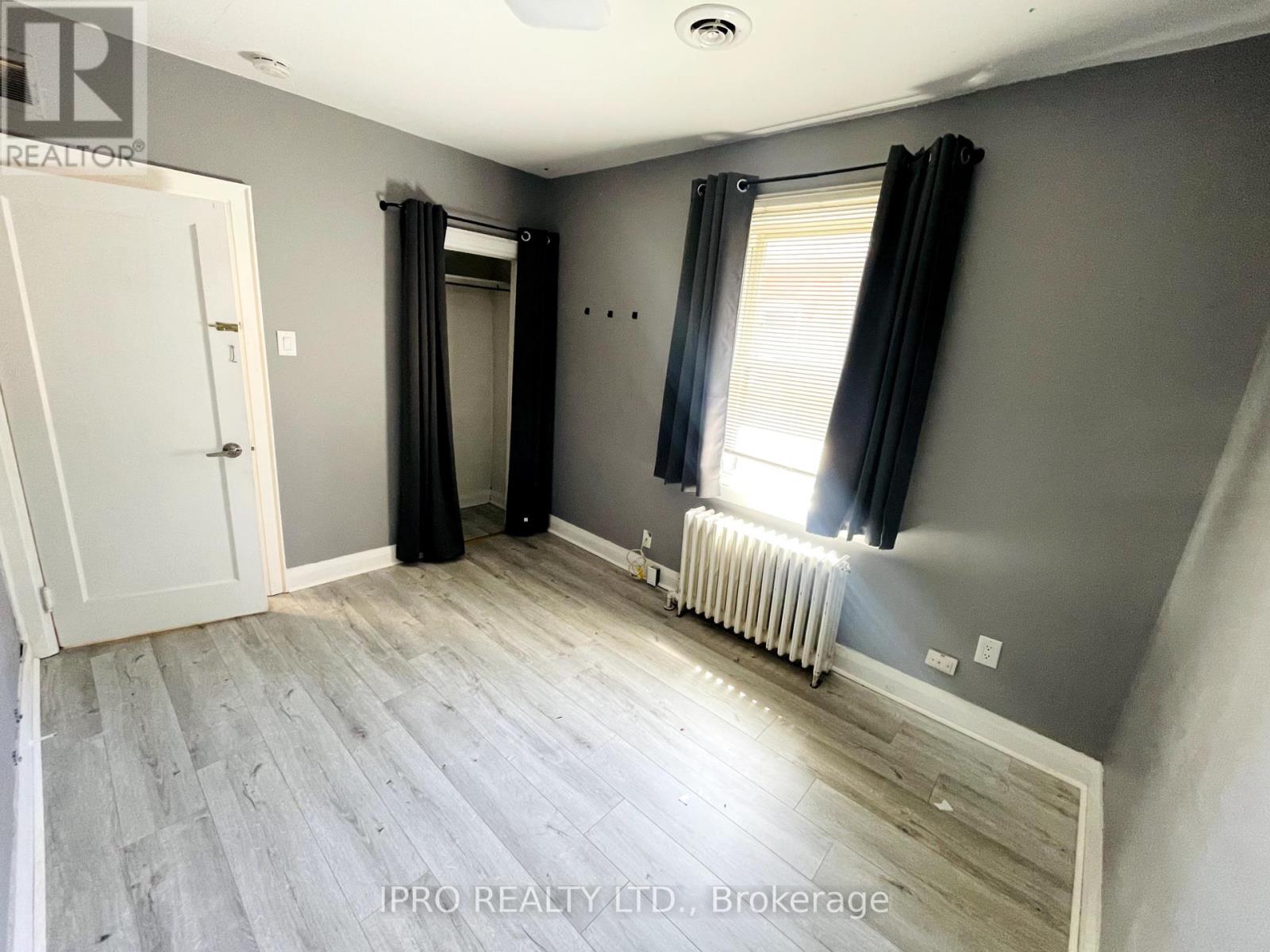 102 Dalewood Avenue, Hamilton, Ontario  L8S 1Z2 - Photo 3 - X12084782