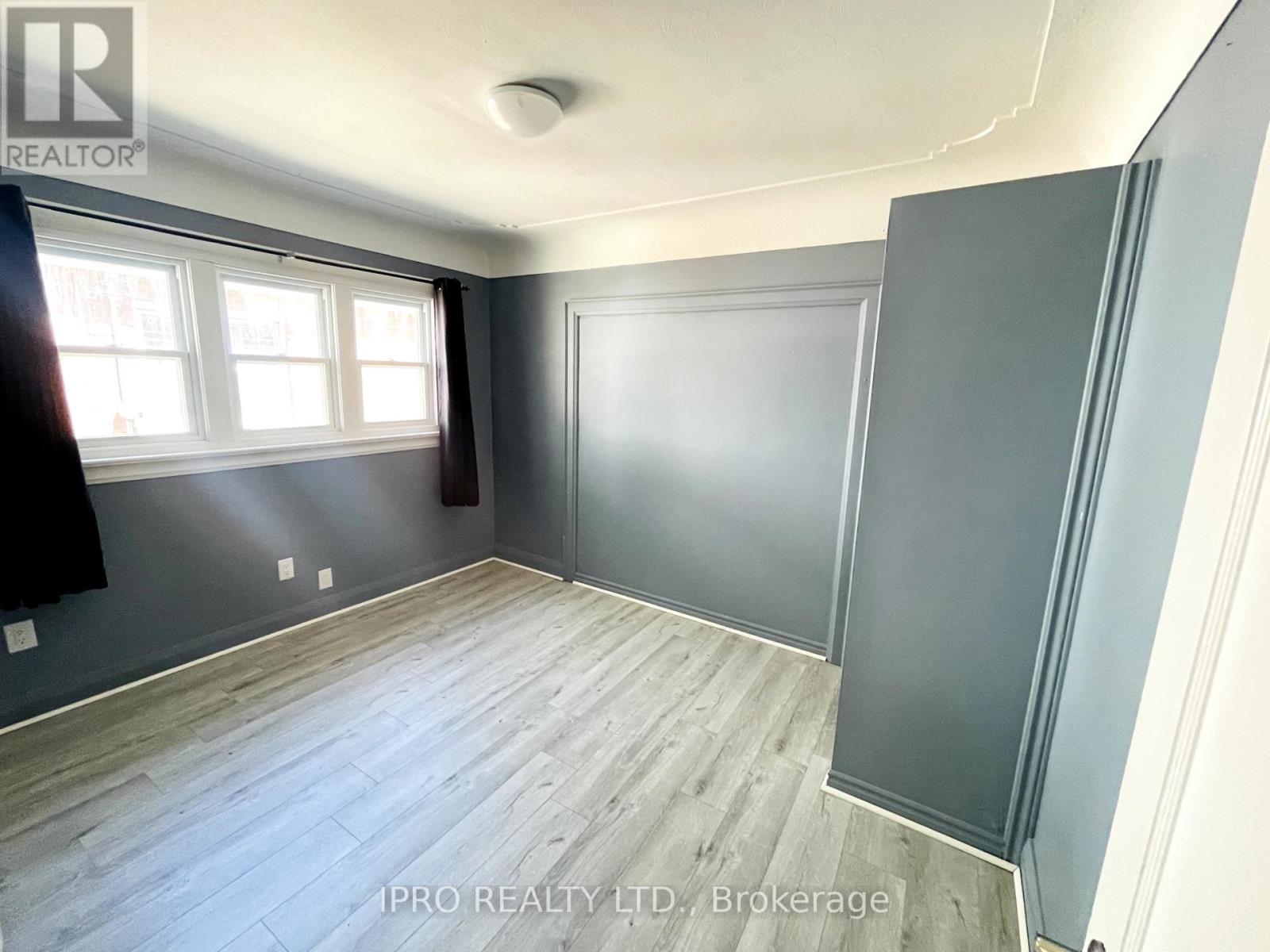102 Dalewood Avenue, Hamilton, Ontario  L8S 1Z2 - Photo 5 - X12084782