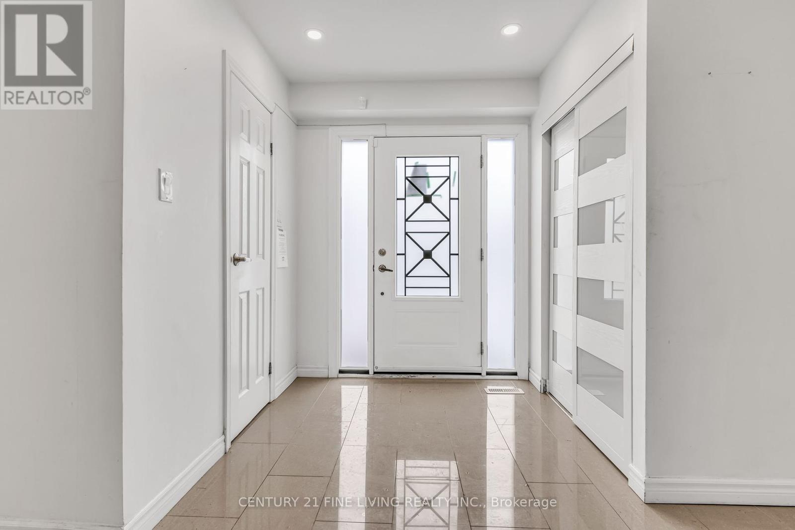 68 Radford Drive, Brampton, Ontario  L6V 2Y9 - Photo 3 - W12107587