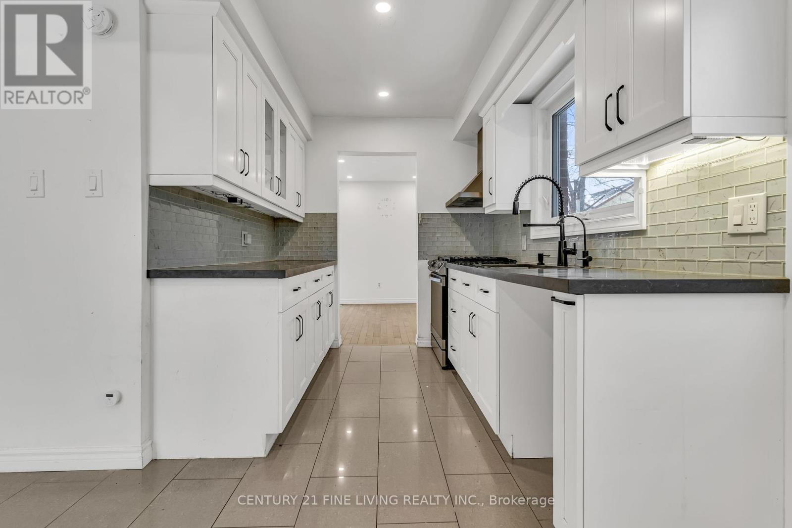 68 Radford Drive, Brampton, Ontario  L6V 2Y9 - Photo 7 - W12107587