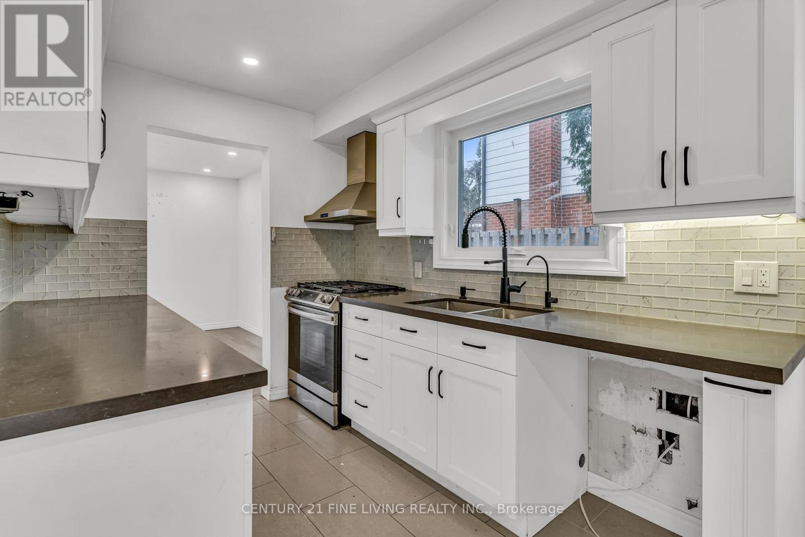 68 Radford Drive, Brampton, Ontario  L6V 2Y9 - Photo 8 - W12107587