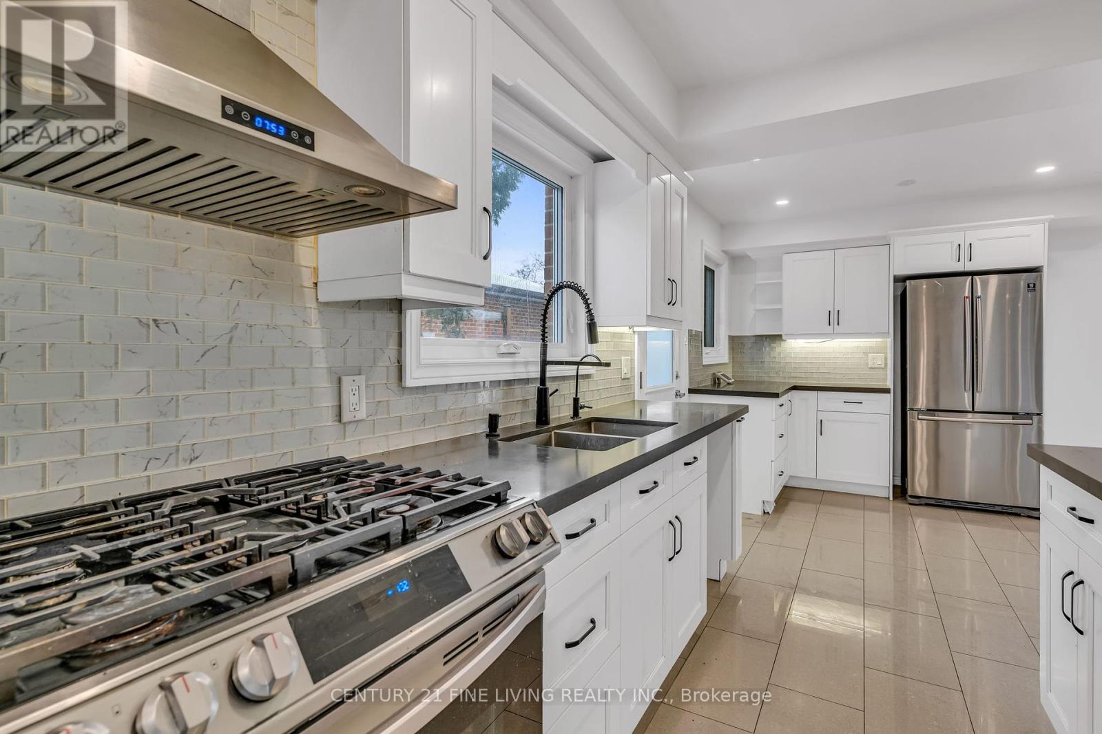 68 Radford Drive, Brampton, Ontario  L6V 2Y9 - Photo 9 - W12107587