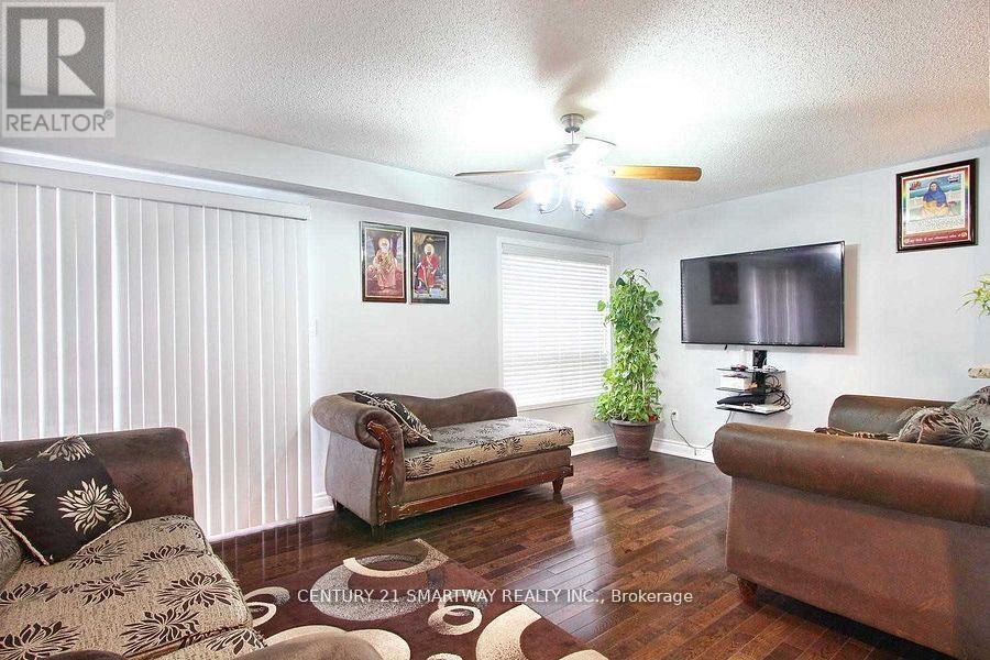 58 Feather Reed Way, Brampton, Ontario  L6R 2Z9 - Photo 4 - W12107667