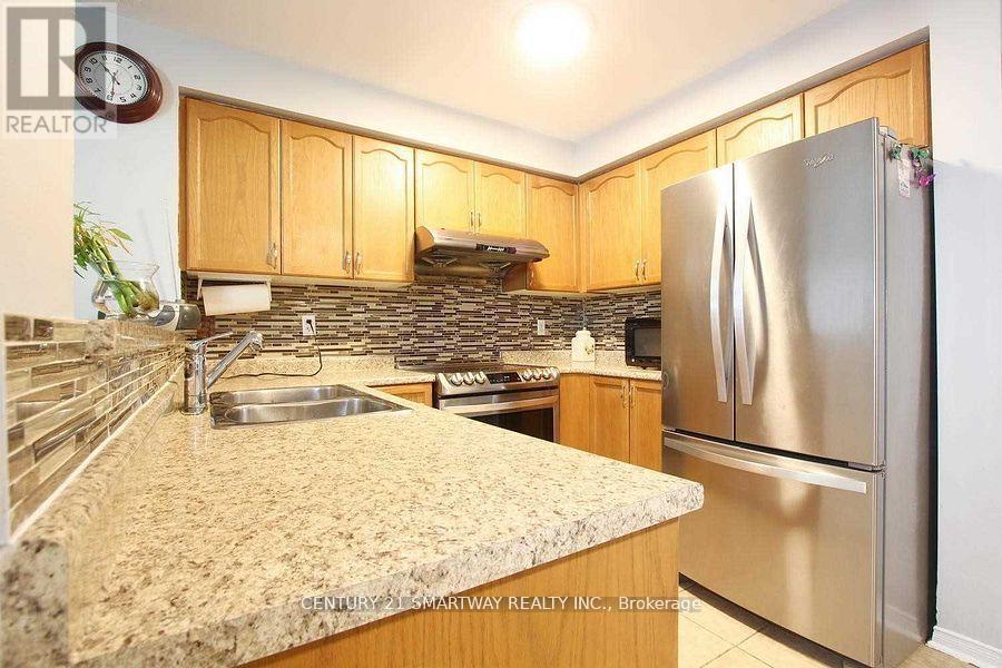 58 Feather Reed Way, Brampton, Ontario  L6R 2Z9 - Photo 7 - W12107667