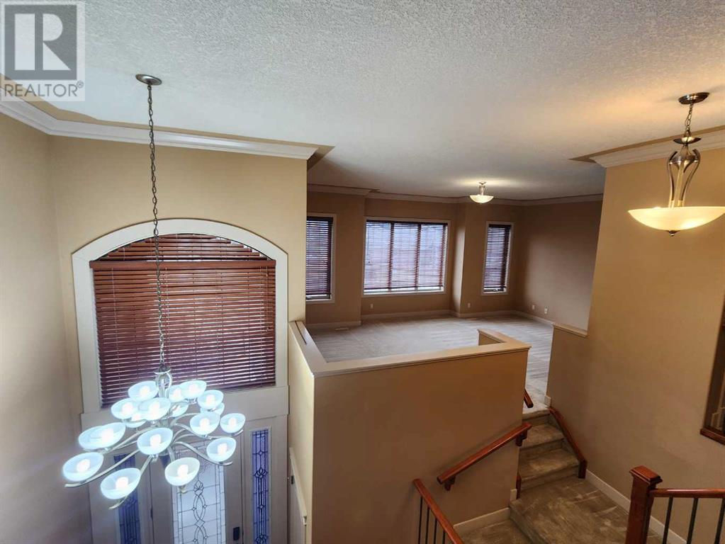 Property at 31 Cougarstone Point SW image 3