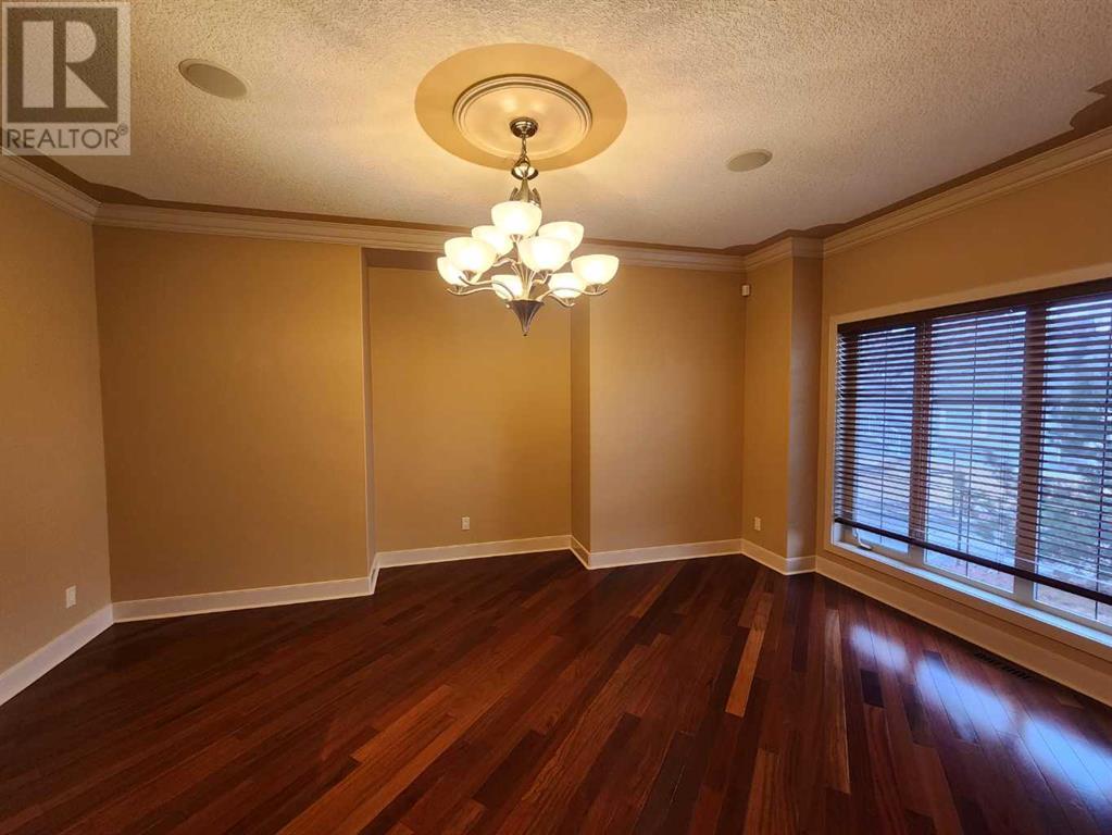 Property at 31 Cougarstone Point SW image 4