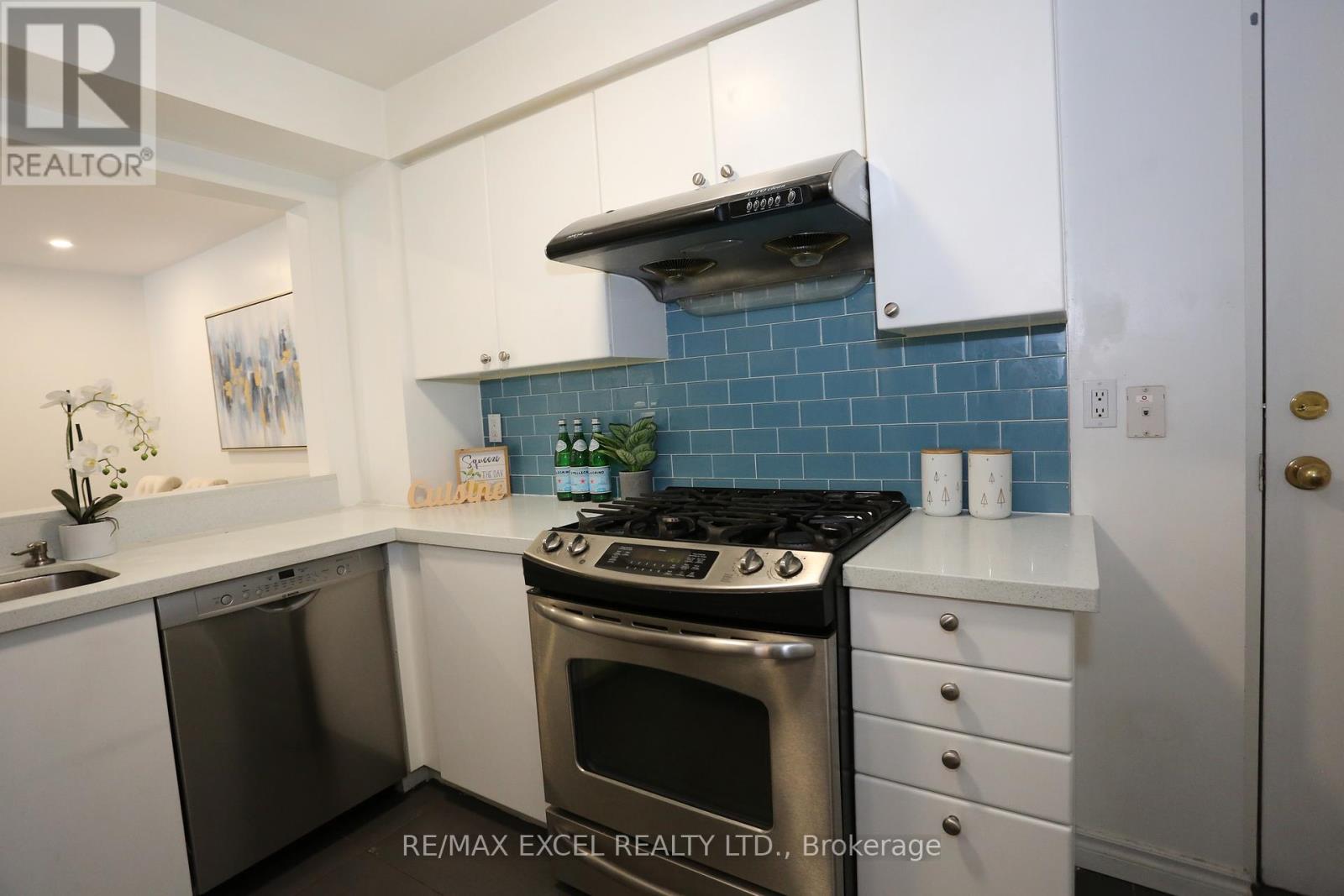 114 - 38 Hollywood Avenue, Toronto, Ontario  M2N 6R6 - Photo 7 - C12102495