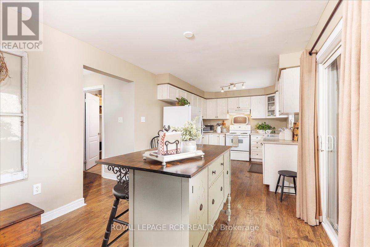 340 King Street E, East Gwillimbury, Ontario  L0G 1M0 - Photo 8 - N12107676