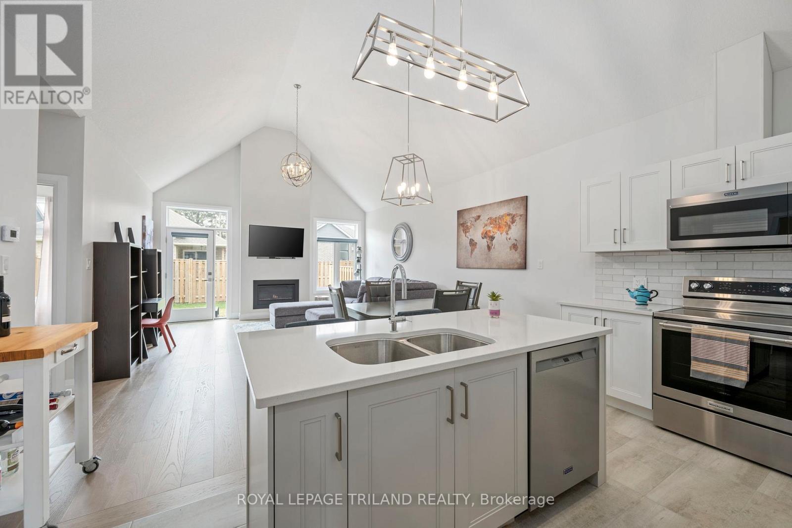12 - 63 Compass Trail, Central Elgin, Ontario N5L 0B8 - Photo 10 - X12107797