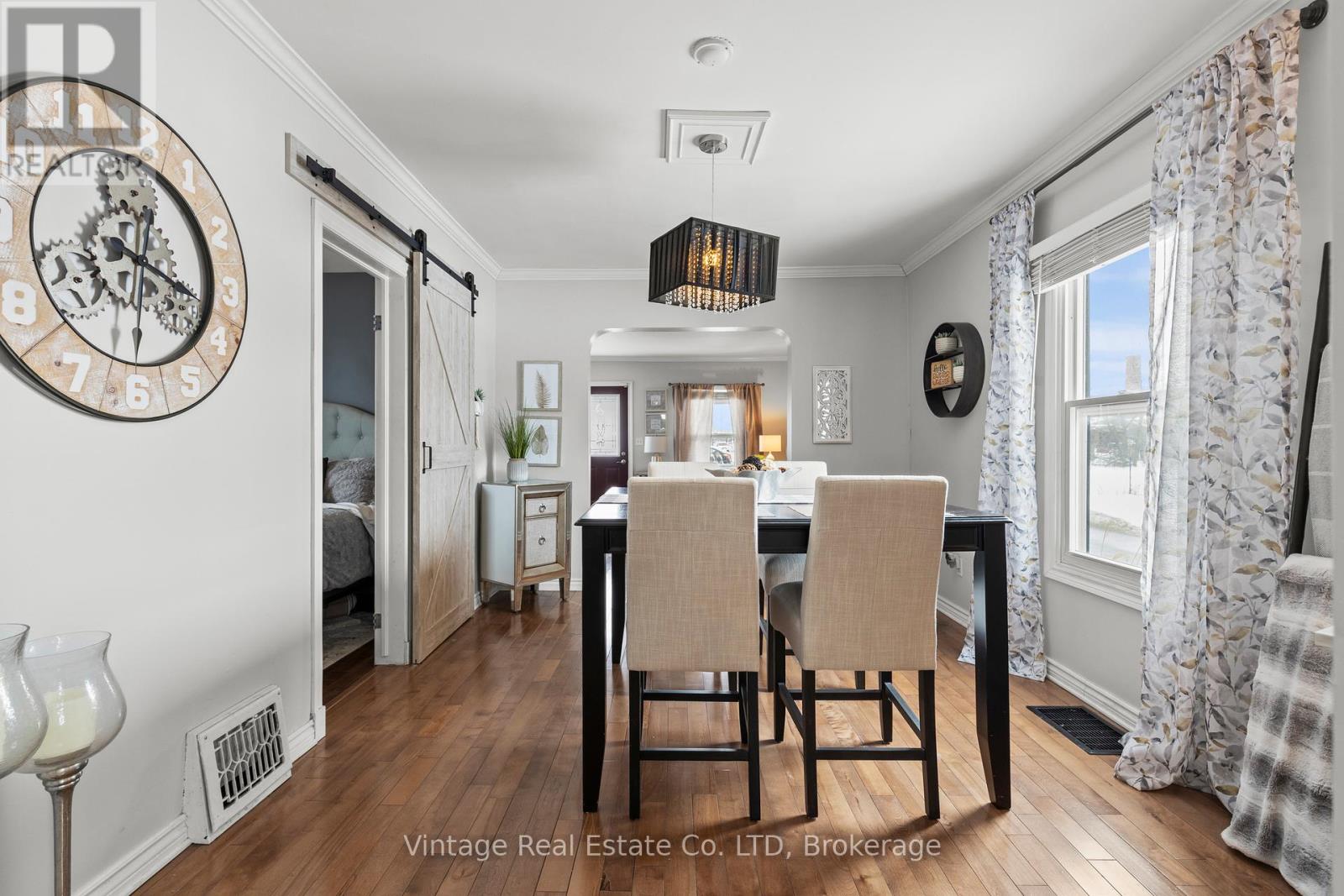1 Seneca Street, St. Catharines, Ontario  L2R 2T8 - Photo 8 - X12107740