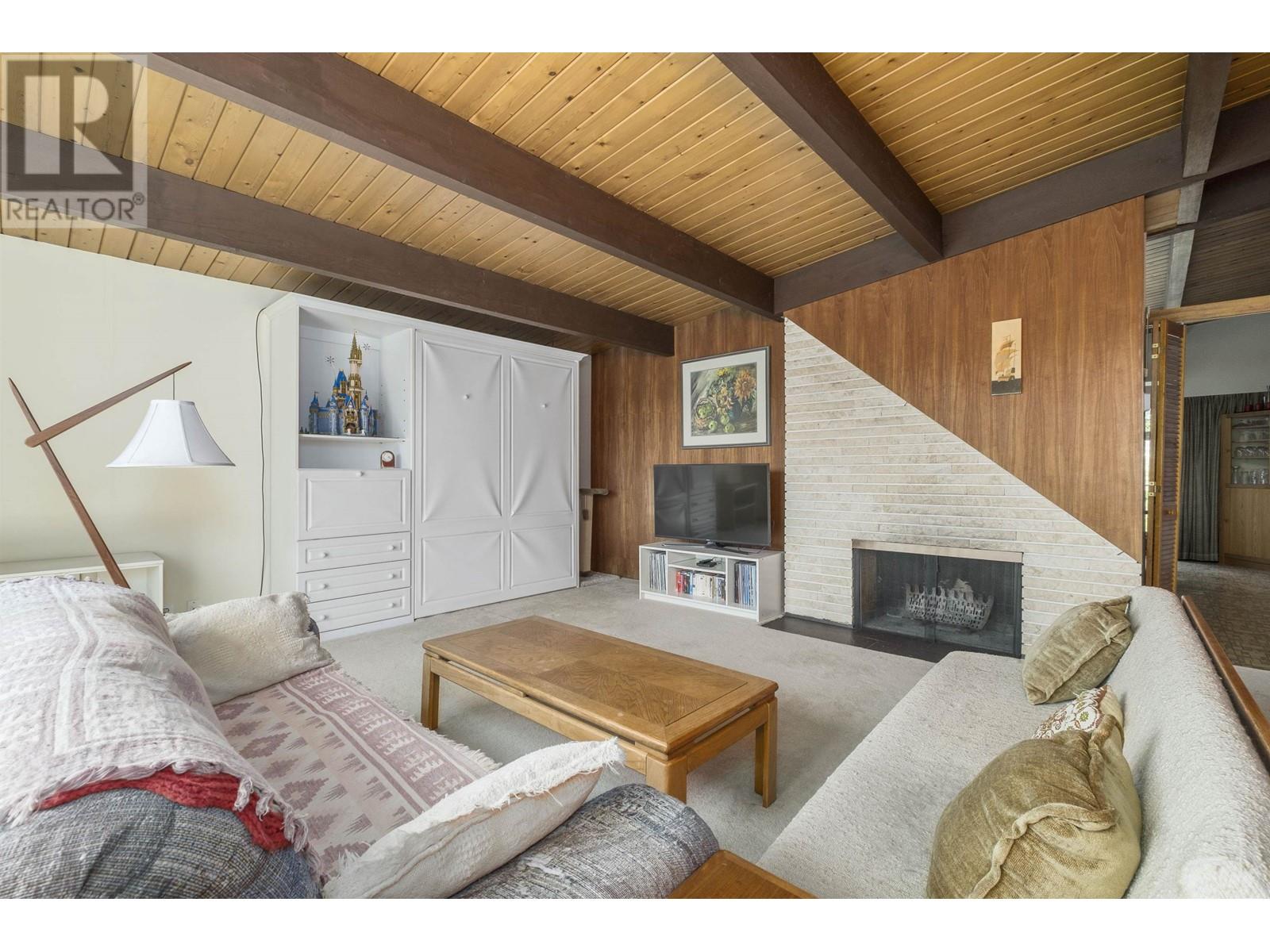 Property at 1008 W 17TH STREET image 5