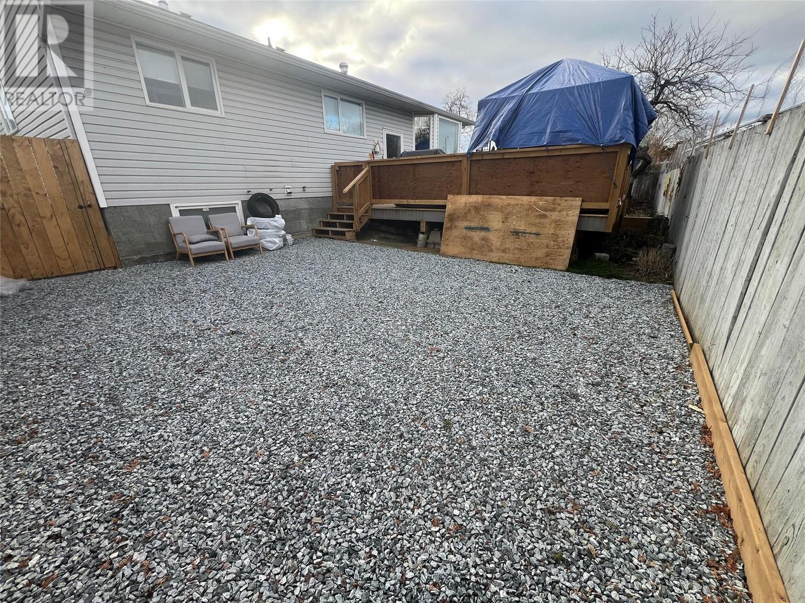 Property at 880 CAROLINE Street image 5