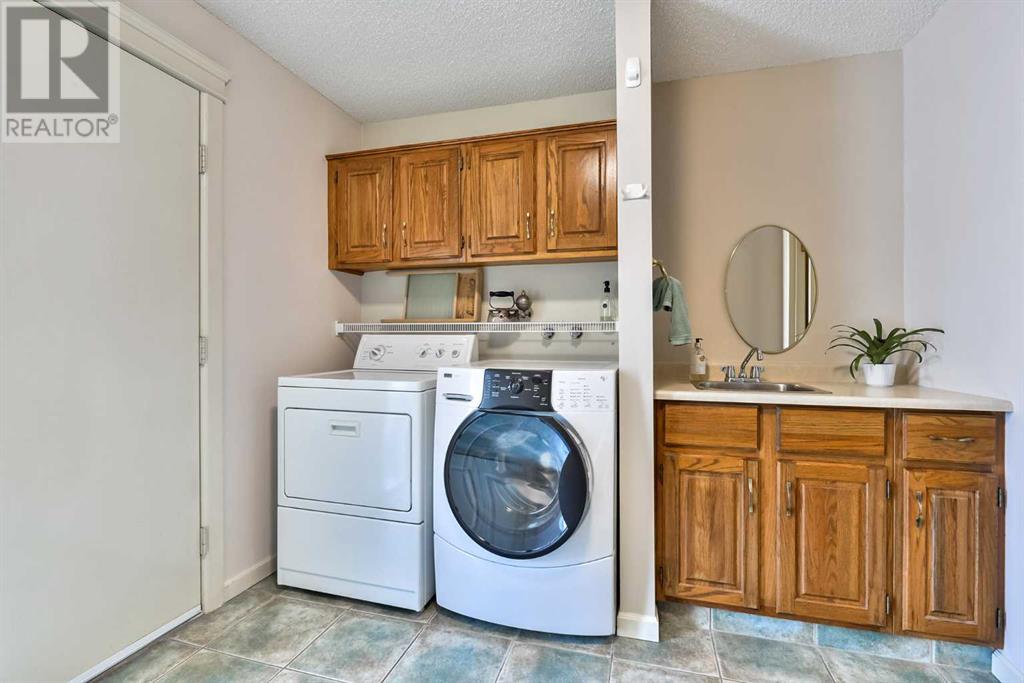 49 Stratford Place Sw, Calgary, Alberta  T3H 1H7 - Photo 17 - A2211626