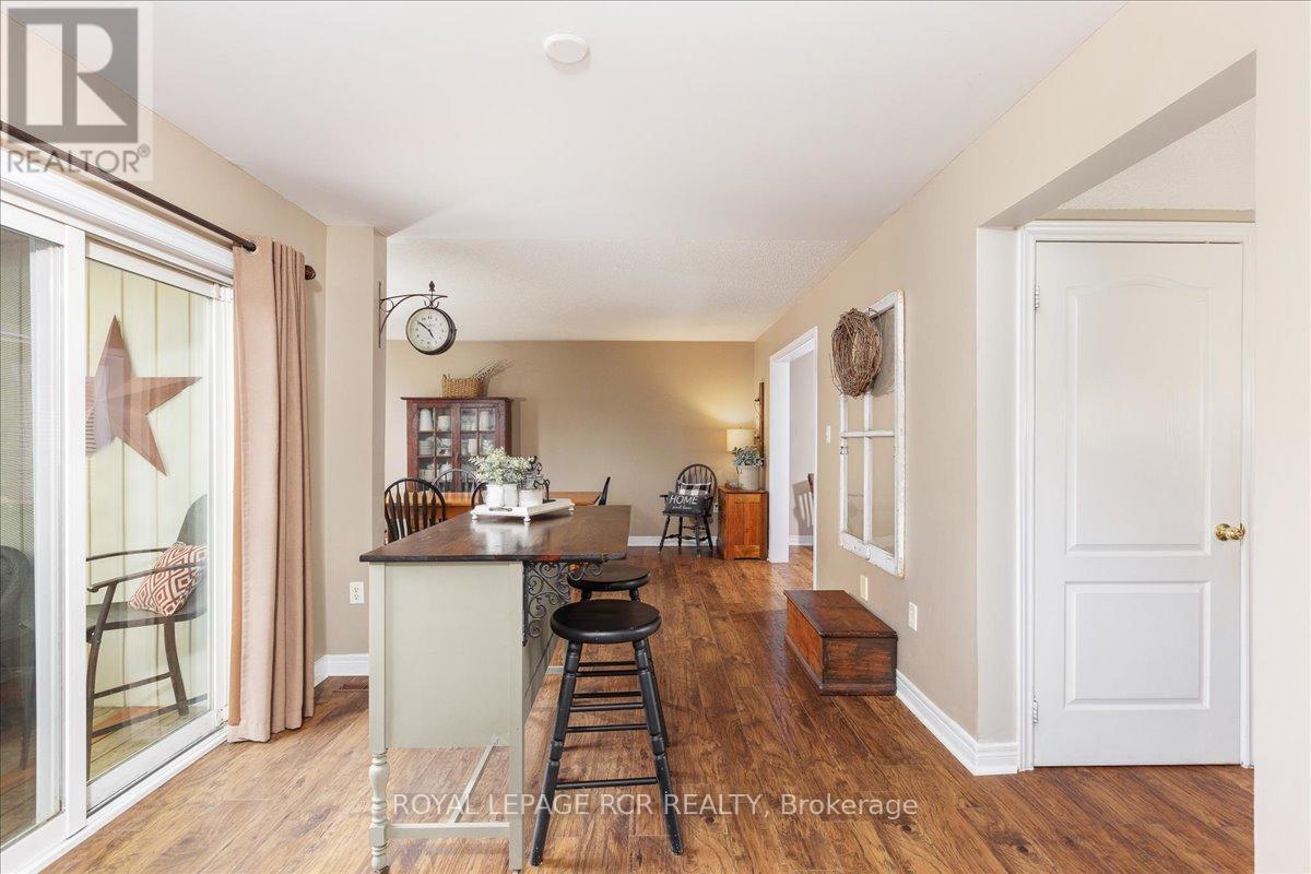 340 King Street E, East Gwillimbury, Ontario  L0G 1M0 - Photo 10 - N12107676