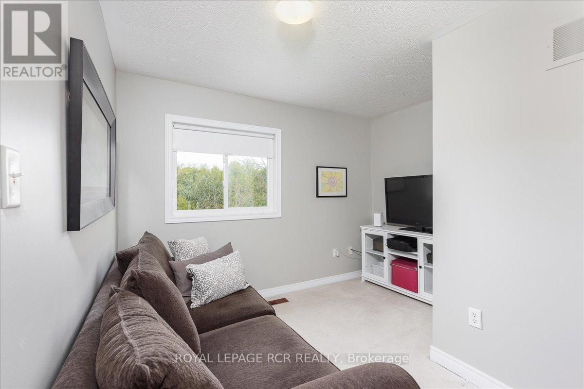 340 King Street E, East Gwillimbury, Ontario  L0G 1M0 - Photo 12 - N12107676