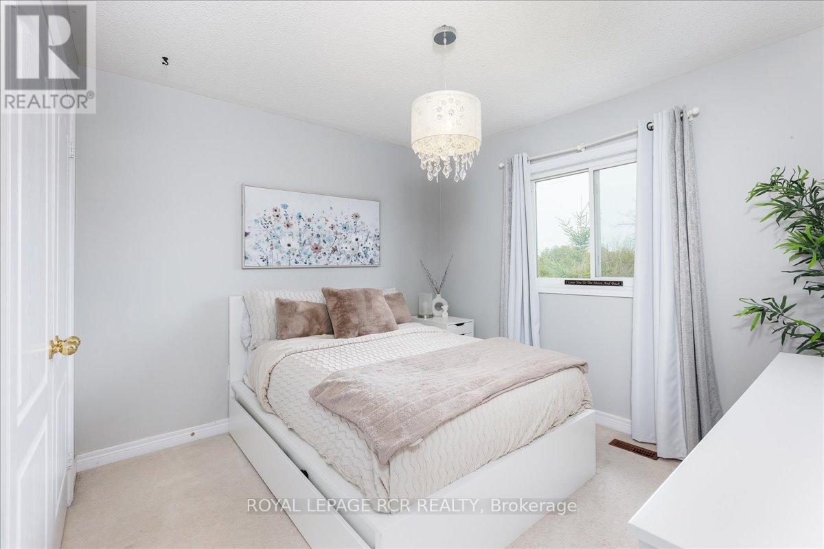 340 King Street E, East Gwillimbury, Ontario  L0G 1M0 - Photo 13 - N12107676
